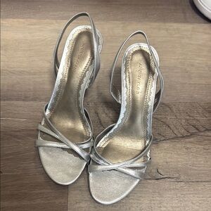 ❄️☀️Ann Taylor Silver Strappy Heels